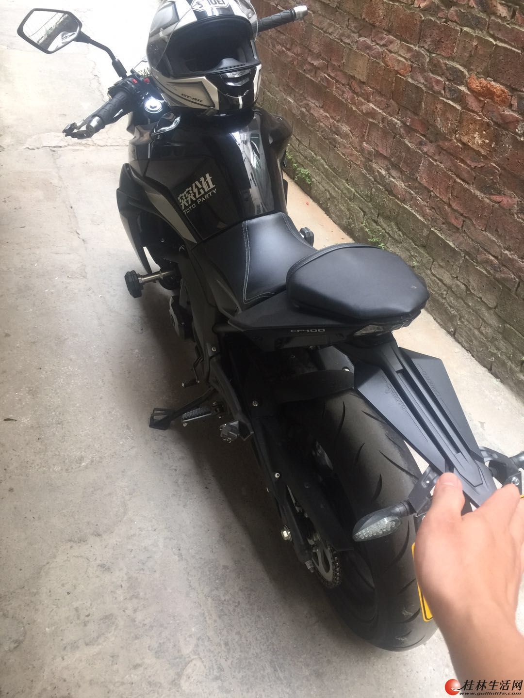 出5个月的黑色春风400