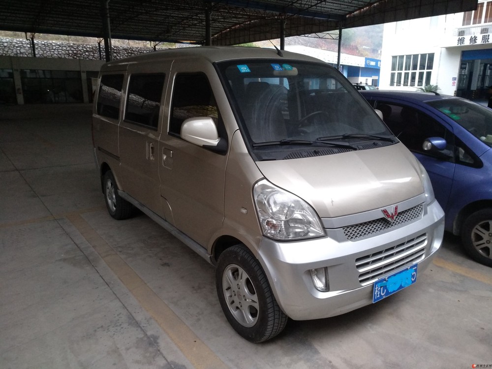 2013年8月的金色五菱荣光急转让