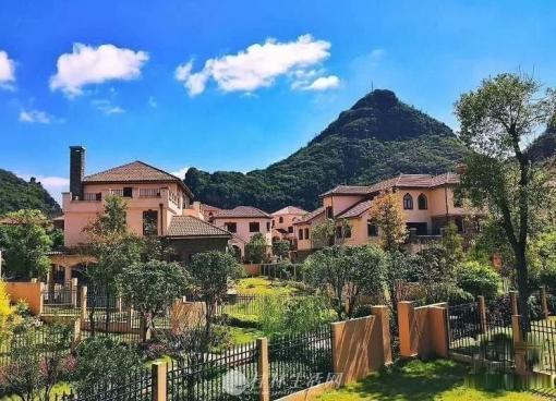 桂林临桂君临山水独栋别墅占地1亩带产权依山傍水