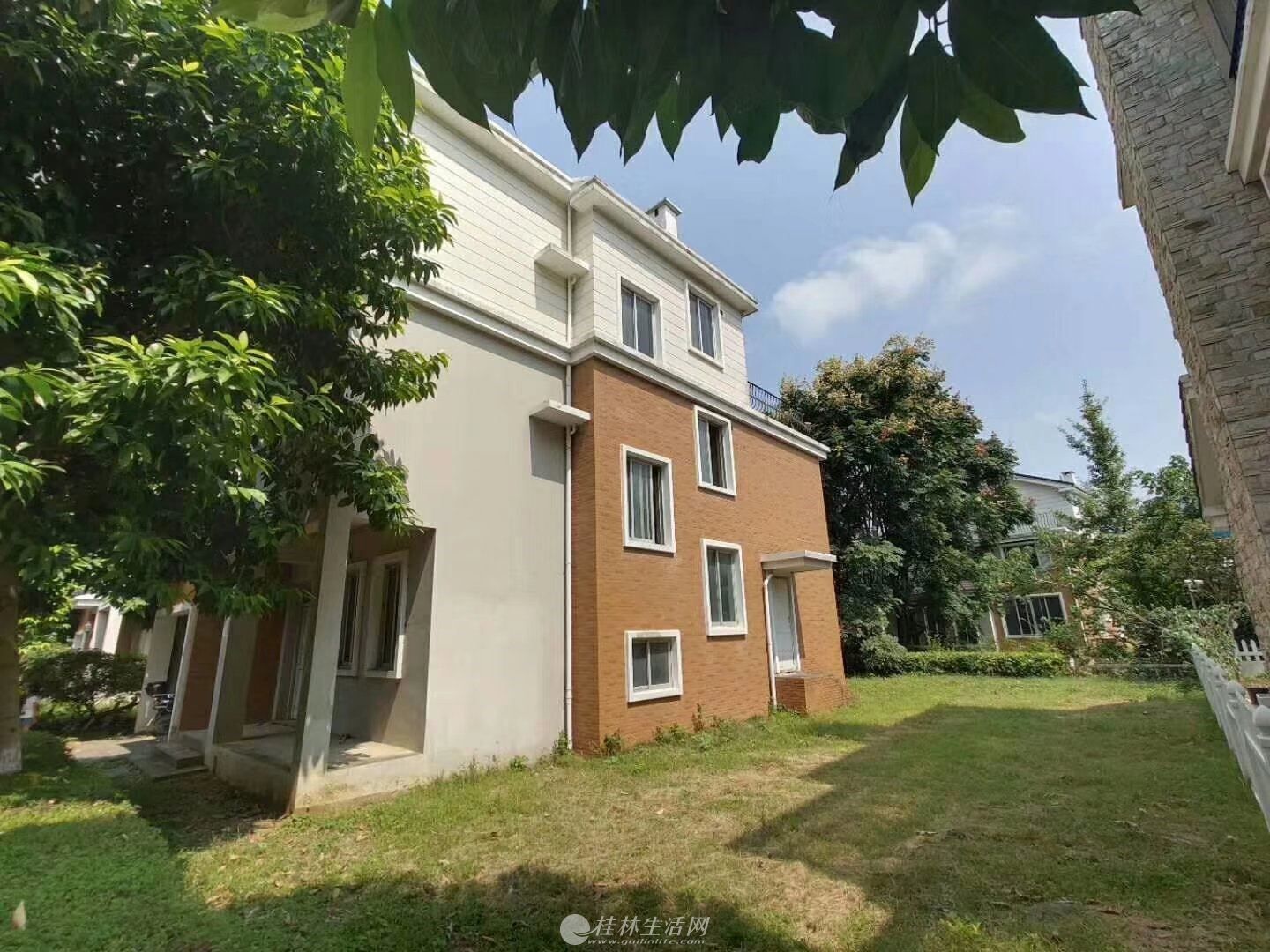 捡漏麒麟湾独栋别墅房东移居国外忍痛急售超大花园院子露台