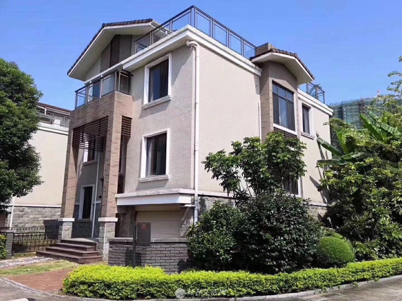 麒麟湾全新独栋别墅,高端小区山水萦绕,私密性高