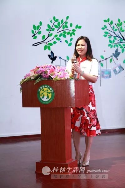 校长黄桂香宣布翠竹小学交警大队启动