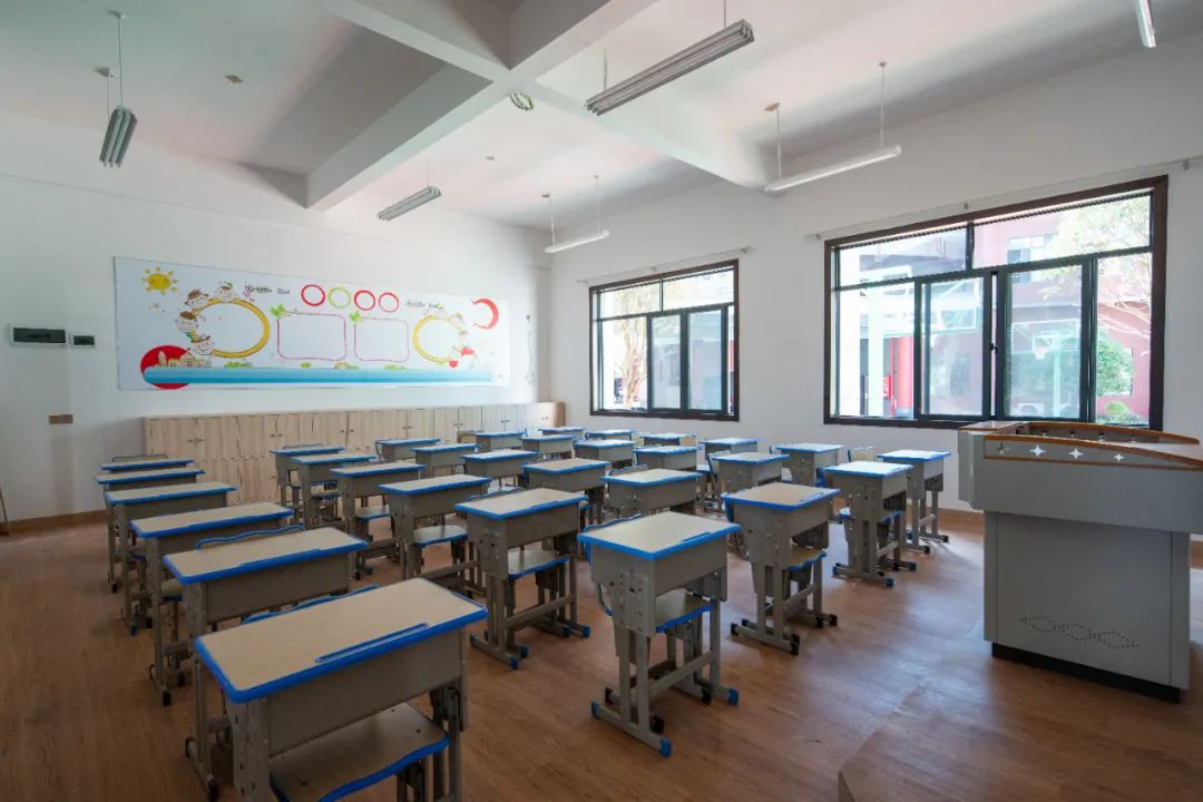 一所挂牌启用,一所签约师专 来源:桂林生活网 综合桂林市尚贤学校