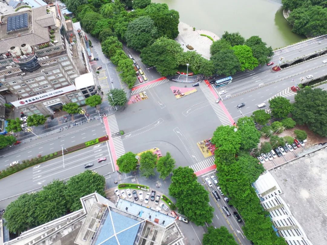 桂林市区21个路口道路交通设施焕然一新