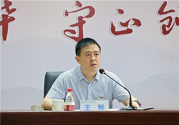 党委书记于晖讲话动员会上,院长蒋福明首先对医院党史教育的总体要求