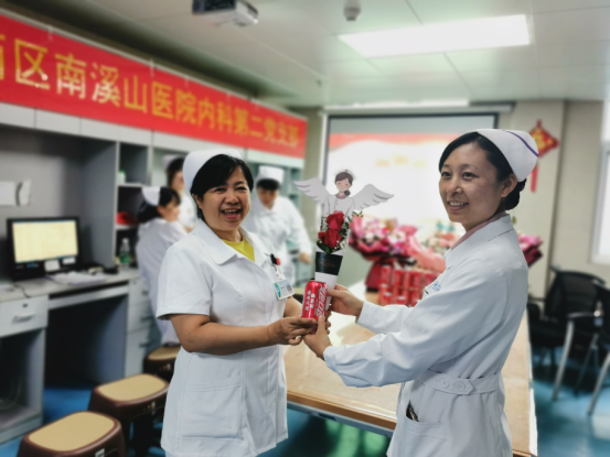 南溪山医院党支部开展护士节致敬白衣天使主题党日活动资讯内容